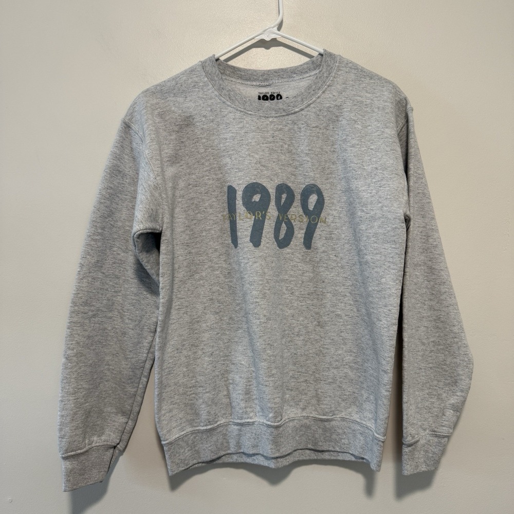 Taylor Swift 1989 Taylor's Version Track List Gray Crewneck Sweatshirt Size Smal